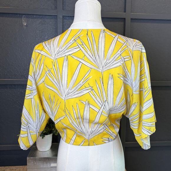 Hutch Yellow Front Tie Palm Leaf Tropical Vacation Crop Top Blouse Size Medium - Picture 3 of 5